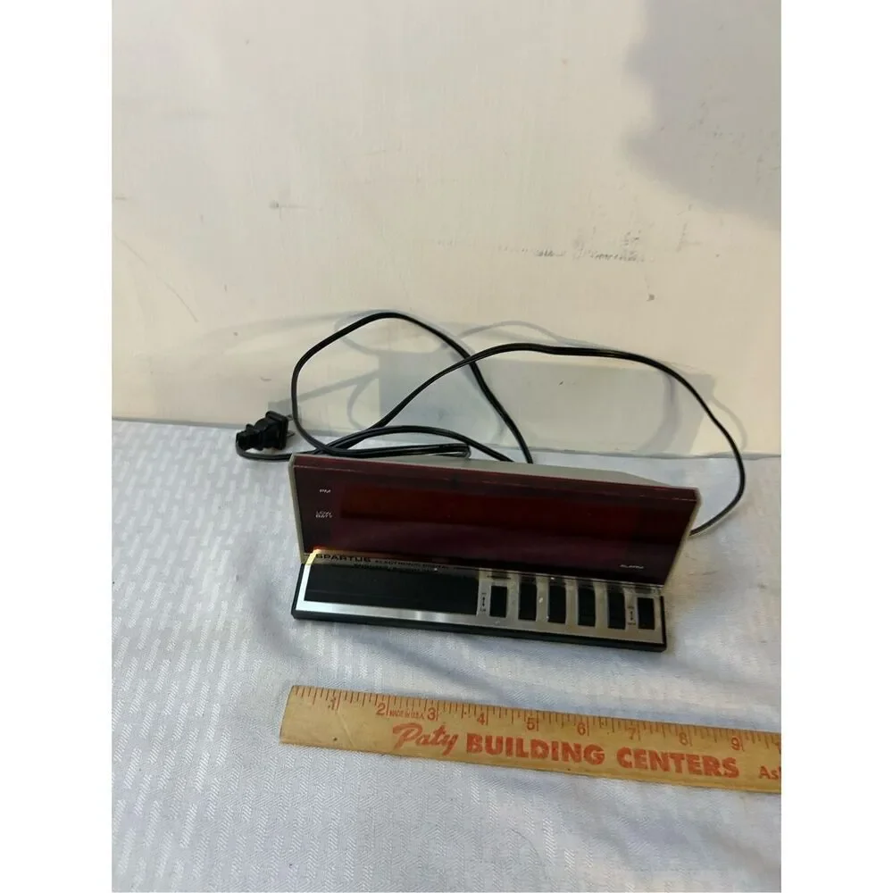 Spartus Electronic Digital Alarm clock vintage‎
